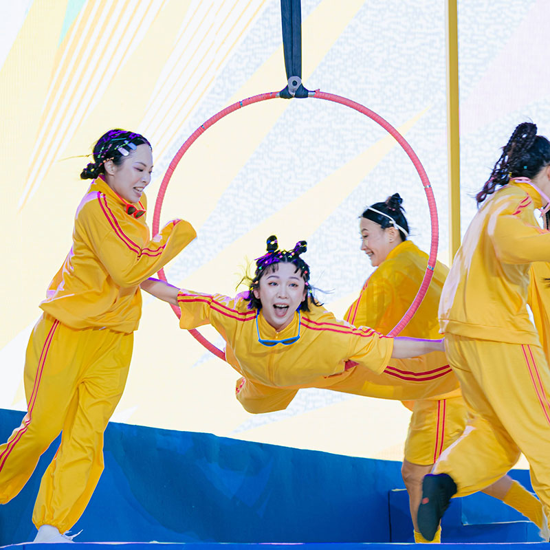 Eye Catching Circus (2)