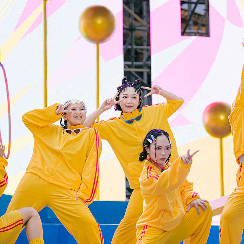 Eye Catching Circus (3)