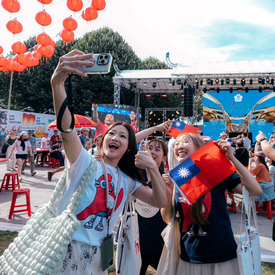 羽球男雙金牌、定向飛靶與拳擊奪雙銅 文化奧運臺灣館秀彩蛋應援 全場齊唱國旗歌